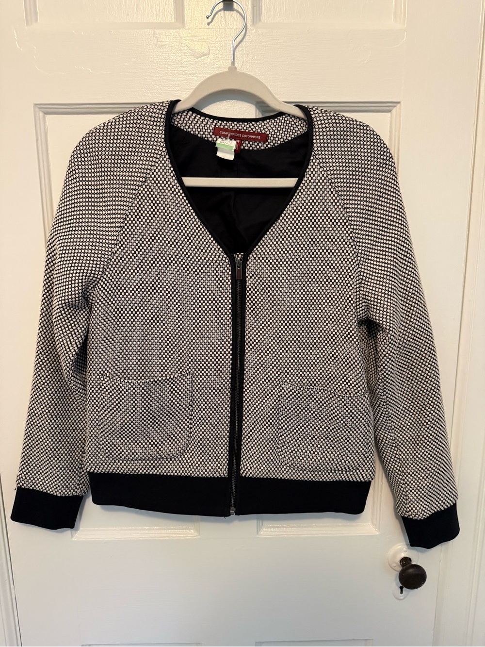 Black & White Textured Zip-Front Women's Jacket